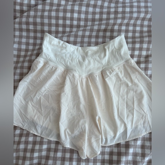 CRZ YOGA Crossover Butterfly Shorts - Picture 7 of 7